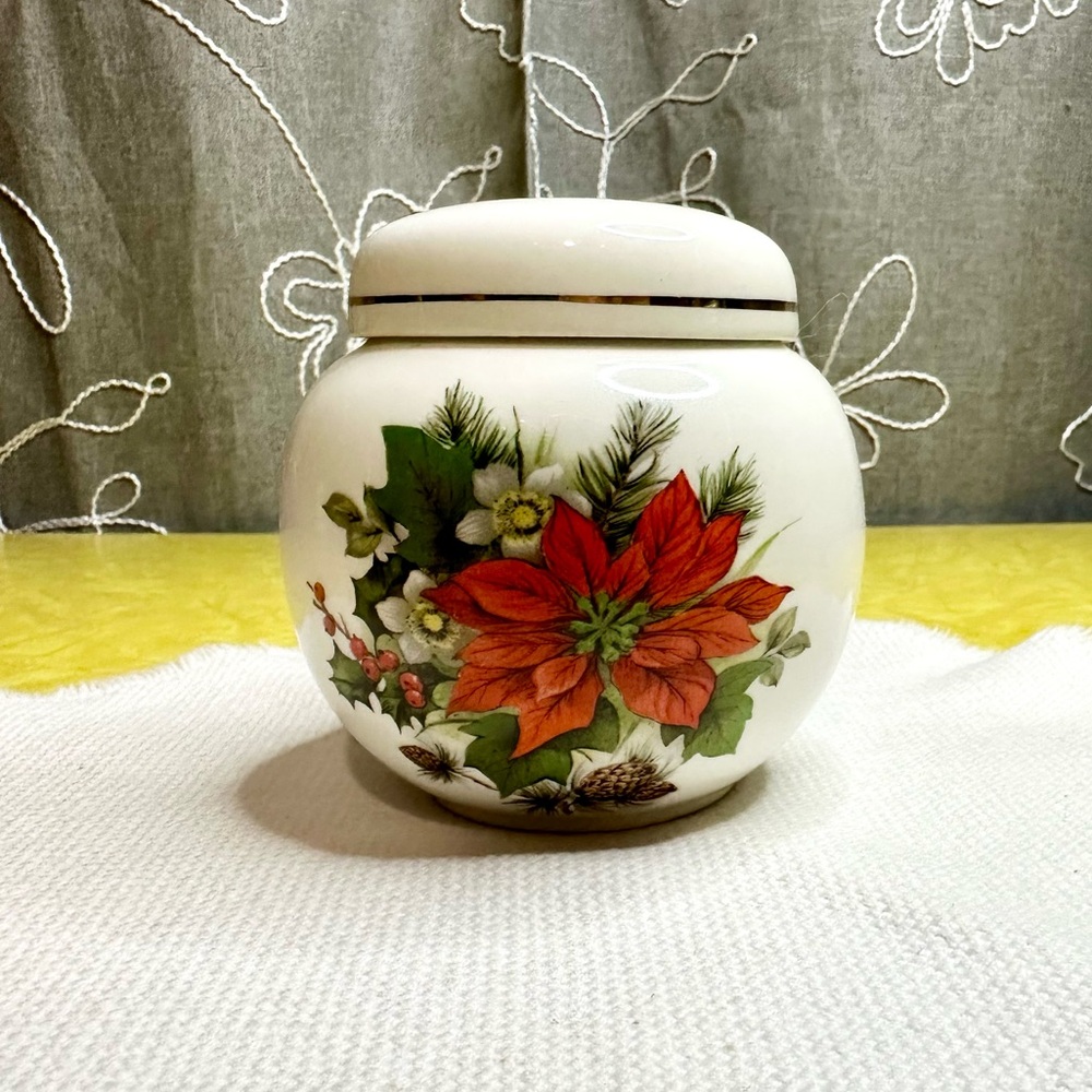 Vintage Christmas Ginger Jar Made in Sadler England Poinsettias